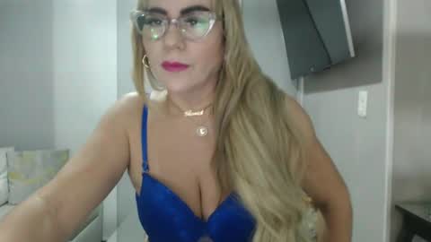 Snapshot of angelinna_12 chatting on September 18, 1:48 am angelinna_12 online show from September 18, 1:48 am