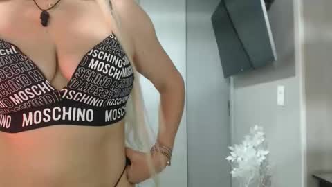 angelinna_12 online show from November 12, 8:45 am