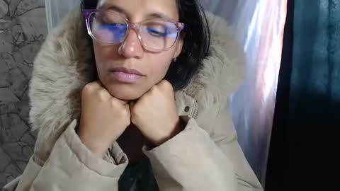 Snapshot of angelitaa_hot chatting on October 14, 1:57 pm angela online show from October 14, 1:57 pm