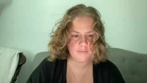 Snapshot of angeloflight273360 chatting on October 2, 1:38 pm Angel of Light online show from October 2, 1:38 pm
