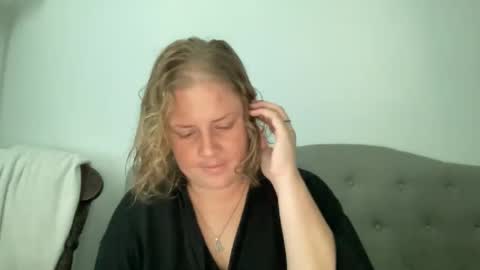 Snapshot of angeloflight273360 chatting on October 8, 12:42 pm Angel of Light online show from October 8, 12:42 pm