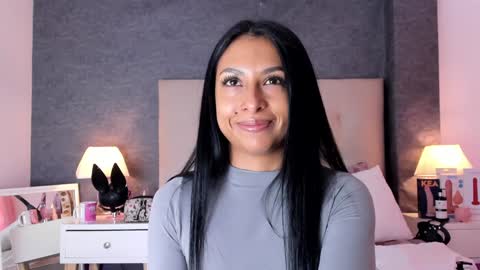 Angela online show from February 3, 1:30 pm