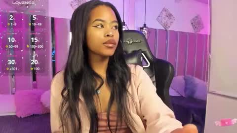 Snapshot of angelsmia_ chatting on October 25, 11:33 pm  MIA available content ask online show from October 25, 11:33 pm