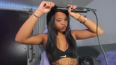 Snapshot of angelsmia_ chatting on March 3, 4:00 am  MIA available content ask online show from March 3, 4:00 am