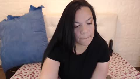 Snapshot of angie_bbw chatting on December 22, 6:15 pm Angie online show from December 22, 6:15 pm