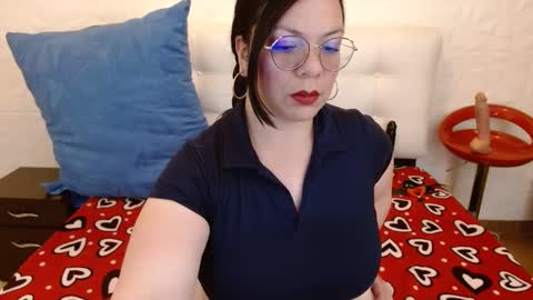 Snapshot of angie_bbw chatting on October 14, 8:00 pm Angie online show from October 14, 8:00 pm