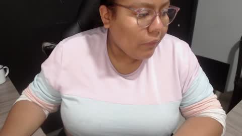 Snapshot of angy_ro12 chatting on January 26, 12:05 am angy online show from January 26, 12:05 am