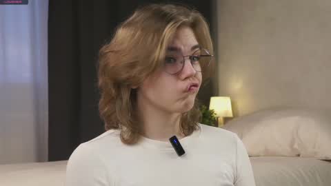 AnishaVivo online show from April 6, 12:06 pm