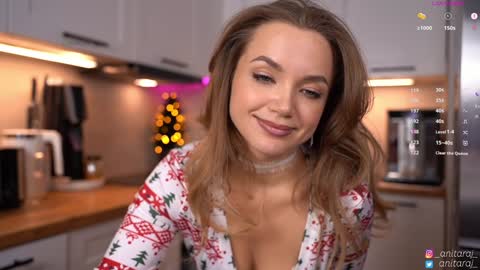 Im Anita thumb up me please its important online show from December 22, 7:50 pm