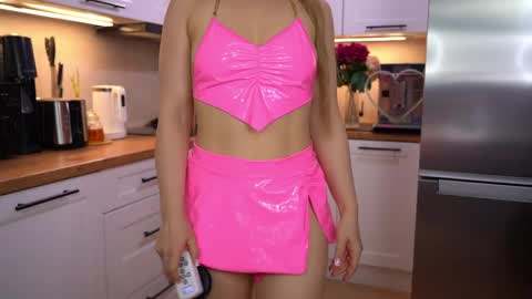 Im Anita thumb up me please its important online show from April 4, 8:40 pm