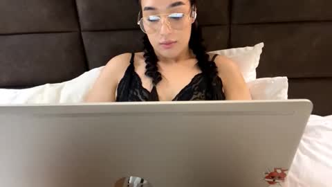 Snapshot of annabellandmann chatting on October 4, 7:07 pm Sarah online show from October 4, 7:07 pm