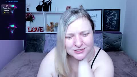 Snapshot of annacherri chatting on October 13, 2:58 am AnnaCherri online show from October 13, 2:58 am