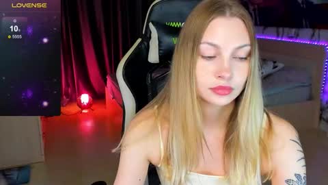 Snapshot of annie69kiss chatting on September 21, 9:57 pm Annie online show from September 21, 9:57 pm