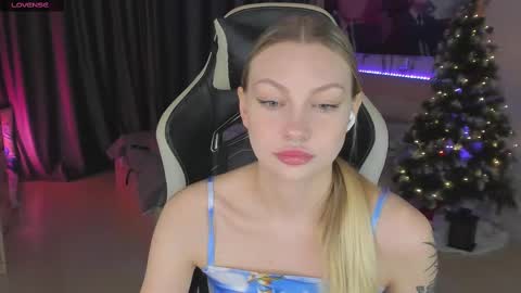 Snapshot of annie69kiss chatting on February 10, 1:24 am Annie online show from February 10, 1:24 am