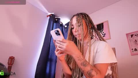 Annie online show from November 26, 1:45 pm