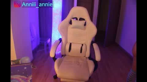 JEANNE no olvides seguirme dont forget follow me  uu online show from February 23, 10:42 pm