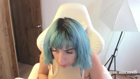 Snapshot of annie_snow_ chatting on February 2, 7:04 pm JEANNE no olvides seguirme dont forget follow me uu online show from February 2, 7:04 pm