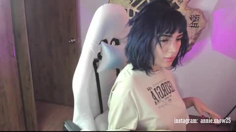 Snapshot of annie_snow_ chatting on February 21, 10:26 pm JEANNE no olvides seguirme dont forget follow me uu online show from February 21, 10:26 pm