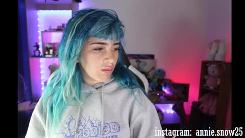 Snapshot of annie_snow_ chatting on December 13, 10:55 pm JEANNE no olvides seguirme dont forget follow me uu online show from December 13, 10:55 pm