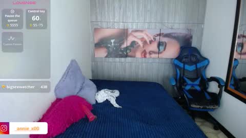 Snapshot of anniee_x chatting on October 15, 1:57 pm Anniee online show from October 15, 1:57 pm