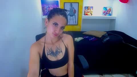 Snapshot of anniee_x chatting on February 17, 12:38 pm Anniee online show from February 17, 12:38 pm