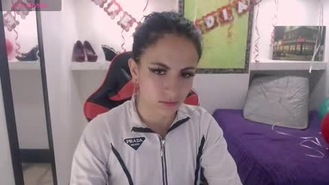 Snapshot of anniee_x chatting on February 21, 11:55 am Anniee online show from February 21, 11:55 am