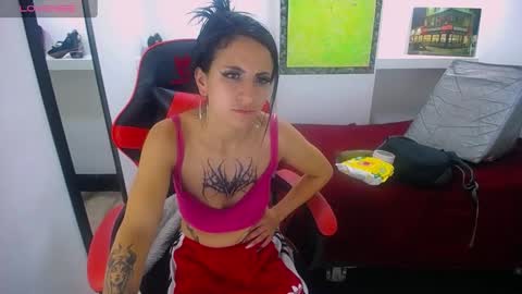 Snapshot of anniee_x chatting on February 11, 12:36 pm Anniee online show from February 11, 12:36 pm