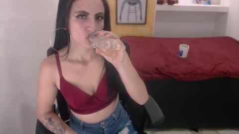 Snapshot of anniee_x chatting on February 8, 1:01 pm Anniee online show from February 8, 1:01 pm