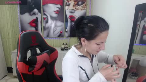 Snapshot of anniee_x chatting on January 30, 11:55 am Anniee online show from January 30, 11:55 am