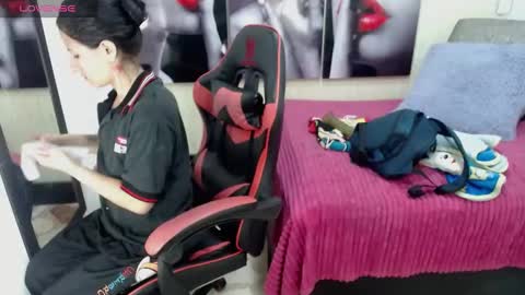 Snapshot of anniee_x chatting on March 4, 12:44 pm Anniee online show from March 4, 12:44 pm