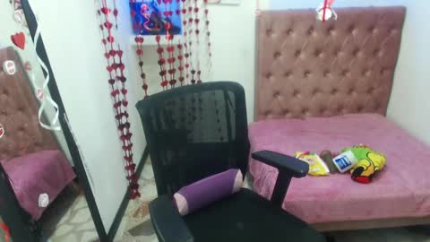 Snapshot of anniee_x chatting on February 19, 12:44 pm Anniee online show from February 19, 12:44 pm