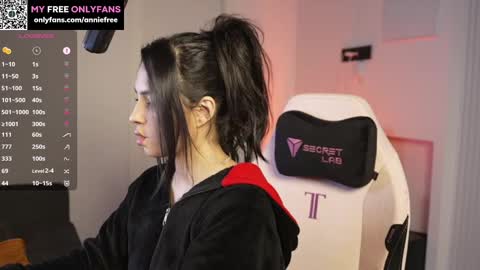 Snapshot of annieguzman_ chatting on February 10, 5:03 am Annie FREE TRIAL IN BIO online show from February 10, 5:03 am