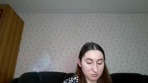 AnnieMarilyn online show from November 22, 6:27 am