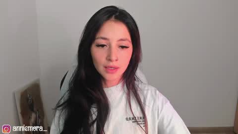 Snapshot of anniemora_ chatting on January 8, 2:14 am Annie online show from January 8, 2:14 am