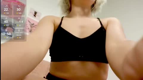 annietinky online show from October 26, 4:41 am