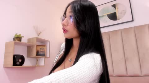 Snapshot of anniie_queen chatting on January 22, 2:37 am Annie Queen online show from January 22, 2:37 am