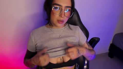 Snapshot of annikamerliahh_ chatting on October 16, 4:37 am Annika online show from October 16, 4:37 am