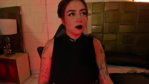 Snapshot of annikamerliahh_ chatting on March 5, 12:00 pm Annika online show from March 5, 12:00 pm