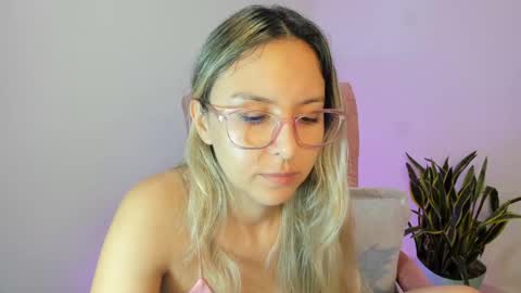 Issabela online show from November 25, 3:36 pm