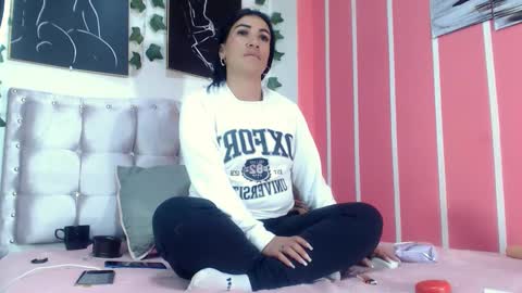 Snapshot of annyevans_ chatting on February 17, 10:27 pm online show from February 17, 10:27 pm