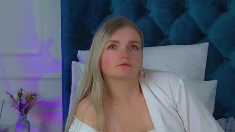 annyraii online show from November 25, 8:16 am