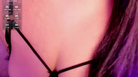 annyreese online show from November 26, 1:45 pm