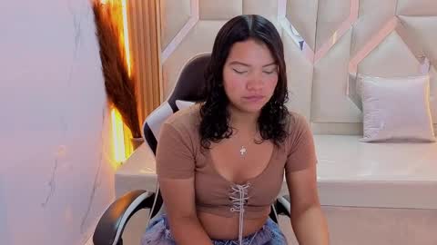 Snapshot of antonela_tp chatting on October 15, 1:25 pm Antonela online show from October 15, 1:25 pm