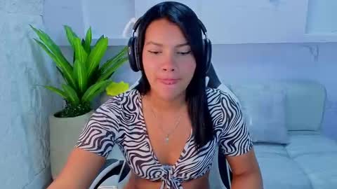 Snapshot of antonela_tp chatting on September 22, 12:58 pm Antonela online show from September 22, 12:58 pm