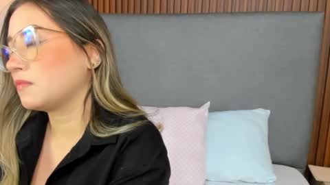 Snapshot of antonella_cutie_ chatting on January 10, 12:15 pm A N T O N E L L A online show from January 10, 12:15 pm