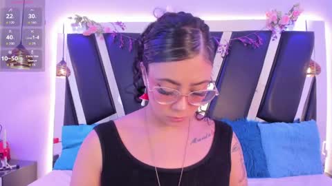 A N T O N E L L E  online show from April 21, 11:17 am