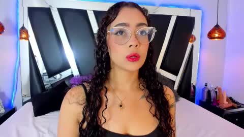 A N T O N E L L E  online show from February 20, 10:48 am