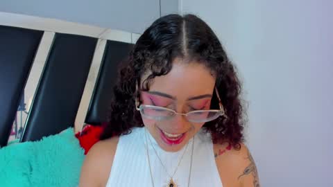 A N T O N E L L E  online show from February 4, 11:38 am