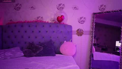 anya_sky_ online show from March 28, 8:36 am