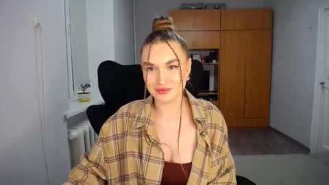 AnyaSmack online show from February 15, 6:40 pm